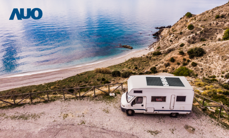 「可撓輕量化太陽光電板SunCurva」使用輕量特殊耐候型複合板取代傳統太陽能板的玻璃前板，不僅降低70%重量，每米平方僅3Kg；具有抗衝擊性能及通過電磁相容性測試，可應用於交通運輸工具，如露營車、遊艇等